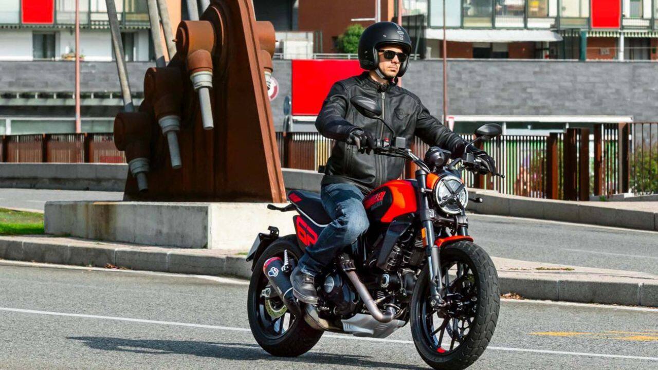 Powering all three bikes is an 803cc two-valve air- and oil-cooled Desmoduo //Desmodue?// engine. This produces 73 hp of maximum power at 8,250 rpm and 65 Nm of peak torque at 7,000 rpm. A six-speed gearbox handles transmission duties. The quickshifter, as we have mentioned, comes standard on the Full Throttle but can be availed of as an option on the other two bikes. Now, while the engine is the same as in the previous-gen bike, it has been updated with lighter parts. This, along with Ducati’s new bolt-on sub-frame, has allowed for a weight reduction of 4 kg. (Image: Ducati India)