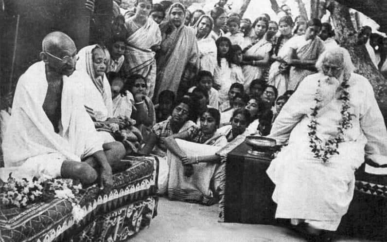 Rabindranath Tagore with Mahatma Gandhi and Kasturba Gandhi at Santiniketan in 1940. (Photo: Wikimedia Commons))