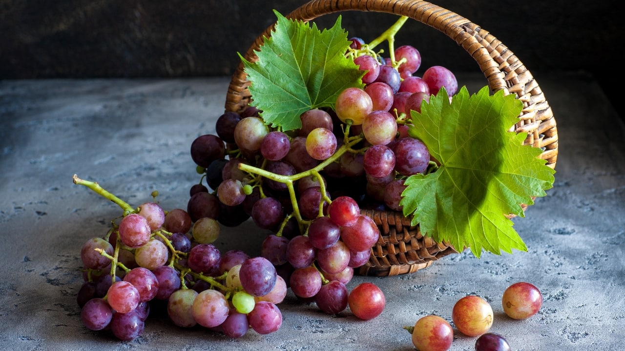 Health benefits of grapes Lower blood pressure, prevent weight gain