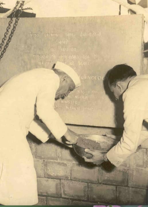 Pandit Jawahar Lal Nehru, the then Prime Minister of India, laying the foundation stone of IIT Bombay (Photo courtesy: IIT Bombay)