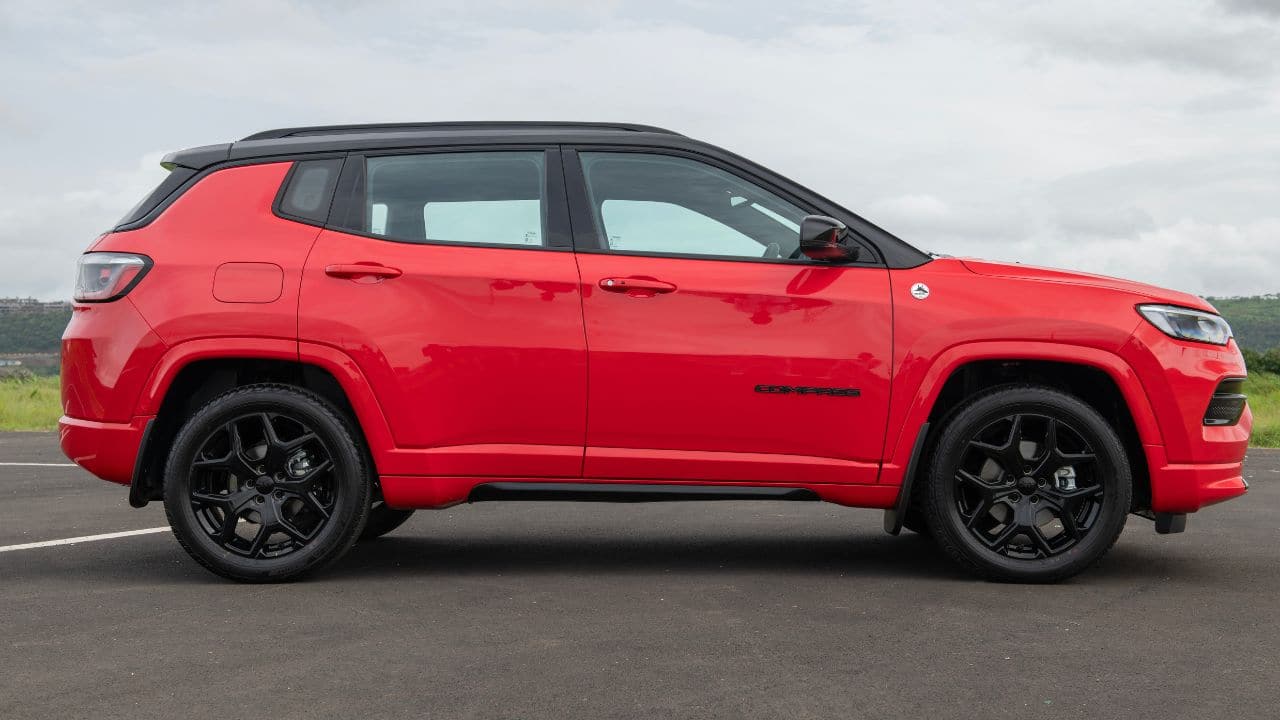 The earlier version of Compass lineup having diesel engines, automatic gearbox in 4x4 models were available at more than Rs 29 lakh (ex-showroom) in the automatic variant. However, the new Jeep Compass will cost around Rs 27 lakh on the road providing a much more enticing proposition for a broader spectrum of buyers. (Image: Jeep India)