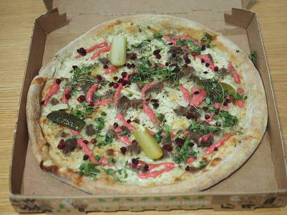 A "Poronkäristys" (sauteed reindeer) pizza from the Finnish pizzeria chain Kotipizza, topped with ground reindeer meat, pickled cucumber, lingonberries, lingonberry mayonnaise and rocket. (Photo: Wikimedia Commons)
