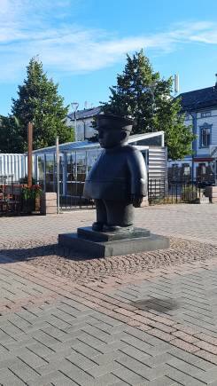 Oulu policeman statue. (Photo: Anita Rao Kashi)