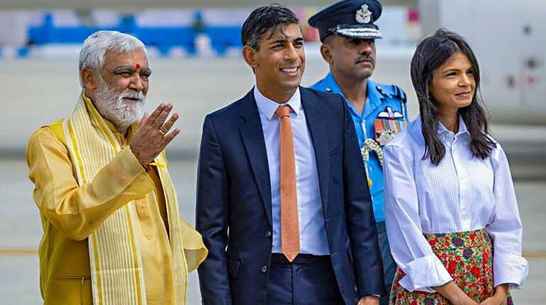 [Image of Rishi Sunak and Akshata Murty at the Akshardham Temple]