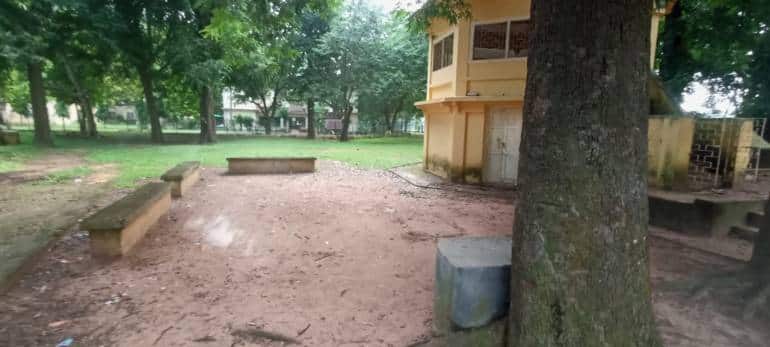 A close-up of another open-air class area in Visva-Bharati, Santiniketan. (Photo: Shamik Bag)