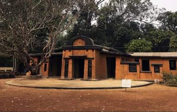 Shyamili, one of the five Tagore residences that is built in mud in Santiniketan, was a favourite of Mahatma Gandhi (Photo: UNESCO World Heritage Convention)