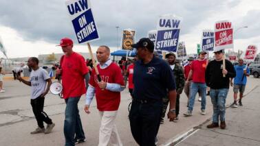 What's the connection between the UAW strike in the US and India's auto sector?