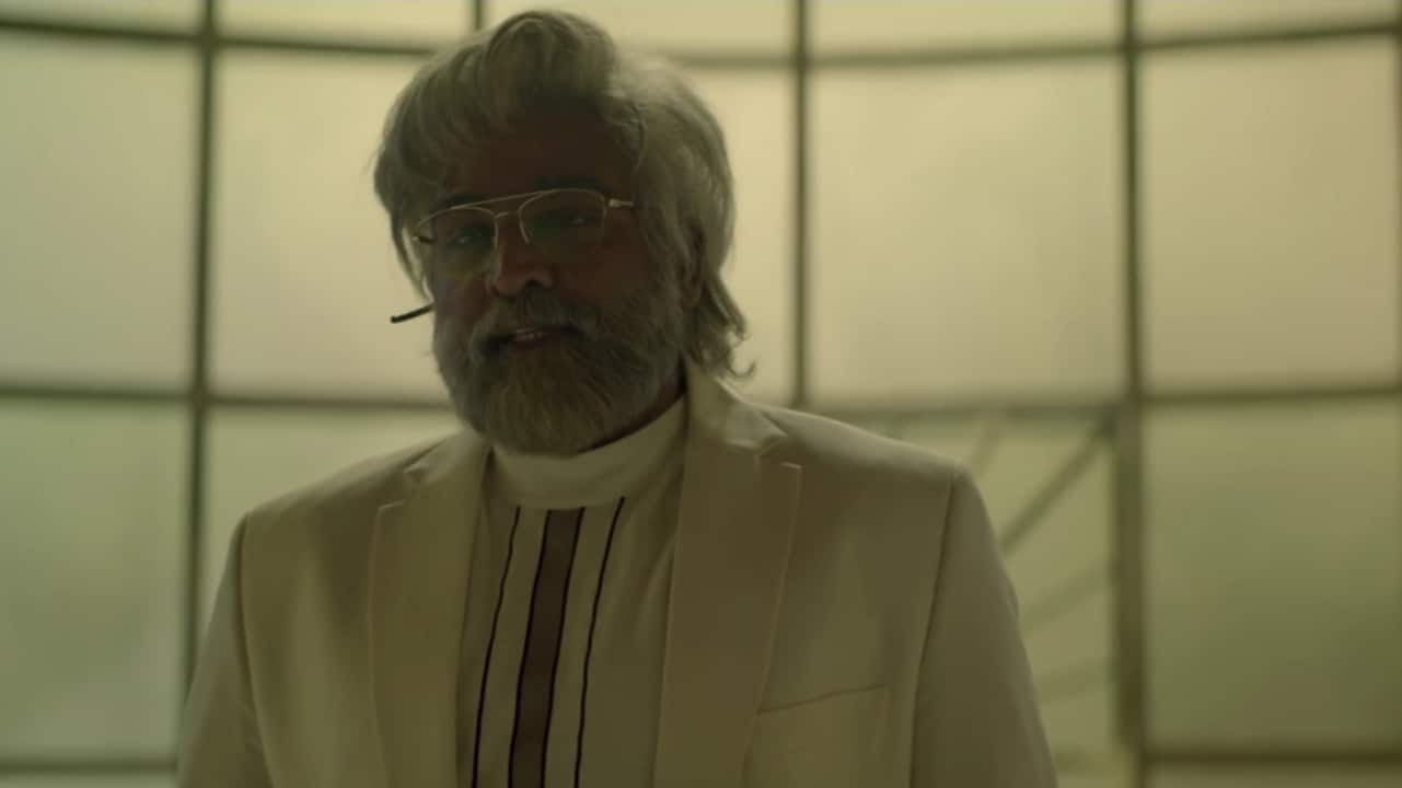 Vijay Sethupathi plays Kaali, a vile and over-the-top weapons dealer, in Jawan. (Screen grab)