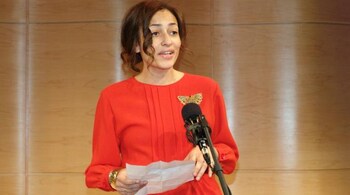 Zadie Smith announcing the five 2010 National Book Critics Circle finalists in fiction. Photo by David Shankbone via Wikimedia Commons