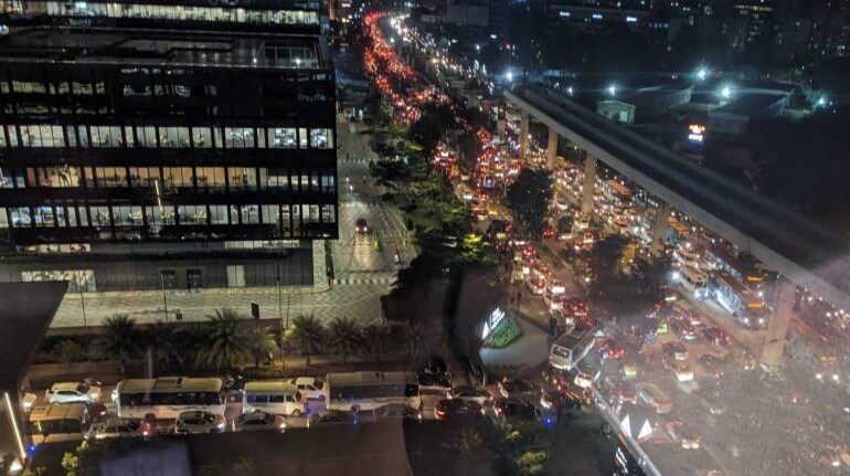Bengaluru's seething tech corridor calls for timely advisories, efficient  public transport