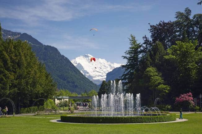 Hang-gliding in Interlaken. (Photo: Interlaken Tourism)