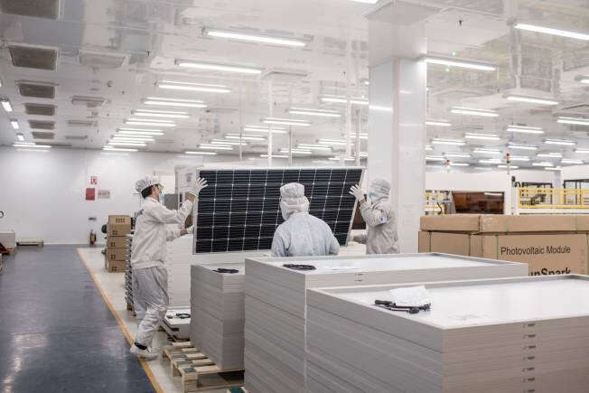 Govt plans stricter local material norm for solar module makers - Vimarsana News