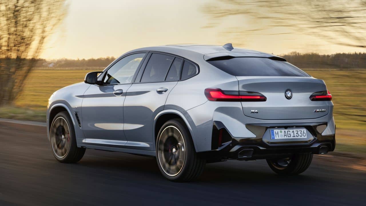 For added contrast, the outside rear-view mirrors are also finished in black. Finally, at the rear, the sleep LED tail lamps and blacked out bumper and diffuser complete the X4’s sporty appearance. It's available in two elegant exterior colours – Black Sapphire and Brooklyn Grey. As far as the dimensions go, the X4 measures 4,752 mm in length, 1,938 mm in width and 1,621 mm in height with a wheelbase measuring 2,864 mm. (Image: BMW)