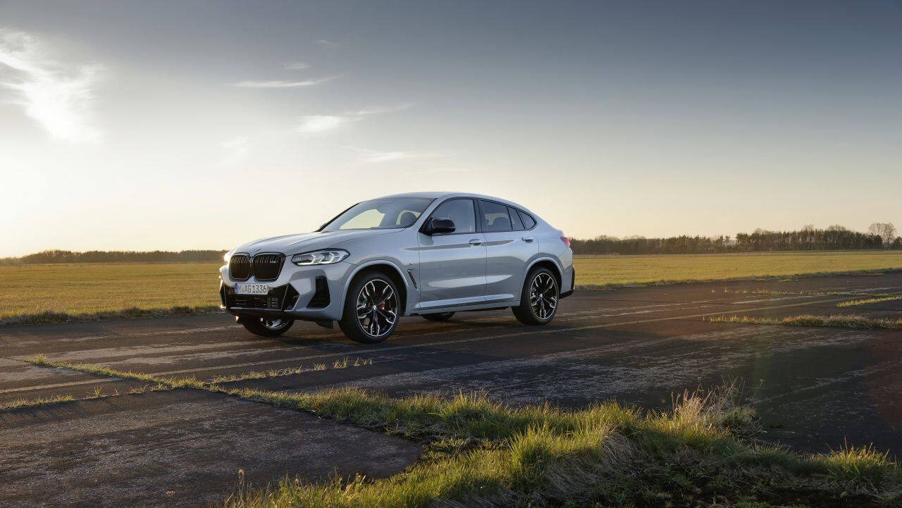 The X4 M40i also gets a range of driving modes, allowing you to tailor the vehicle's performance to your preferences and driving conditions. These modes include options like Comfort, Sport, and Eco, each of which adjusts parameters such as throttle response, steering weight, and suspension settings. For those seeking an even more engaging driving experience, the X4 M40i offers a Sport+ mode, which fine-tunes the vehicle for maximum performance. In this mode, the engine response sharpens, and the transmission holds gears longer, allowing for spirited driving on winding roads. Thanks to a combination of factors such as its rear-biased all-wheel-drive system, finely-tuned suspension, and more precise steering the X4 should feel well-balanced regardless of straight highway runs or tight corners. (Image: BMW)