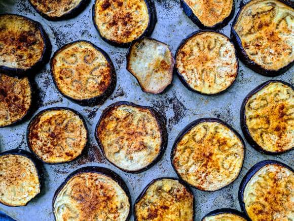 Baked slices of baingan can be added to sandwiches and salads or had just by themselves. (Photo: Unsplash)