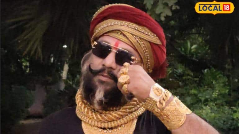 Meet this landlord from Bihar, who walks around wearing 5 kg of gold - Vimarsana News