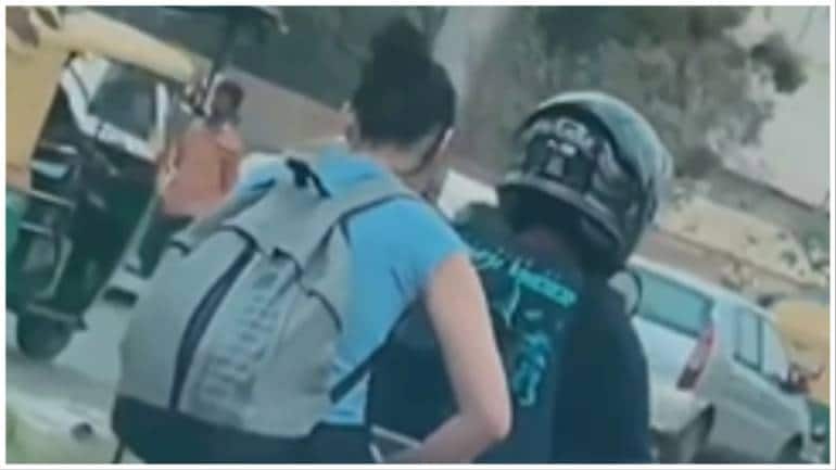 Peak Bengaluru: Woman works on laptop while riding pillion - Vimarsana News