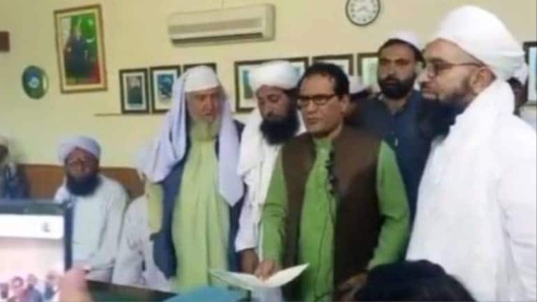 'Women are inferior to men,' says Pakistani professor forced to reject Darwin's theory. Video - Vimarsana News