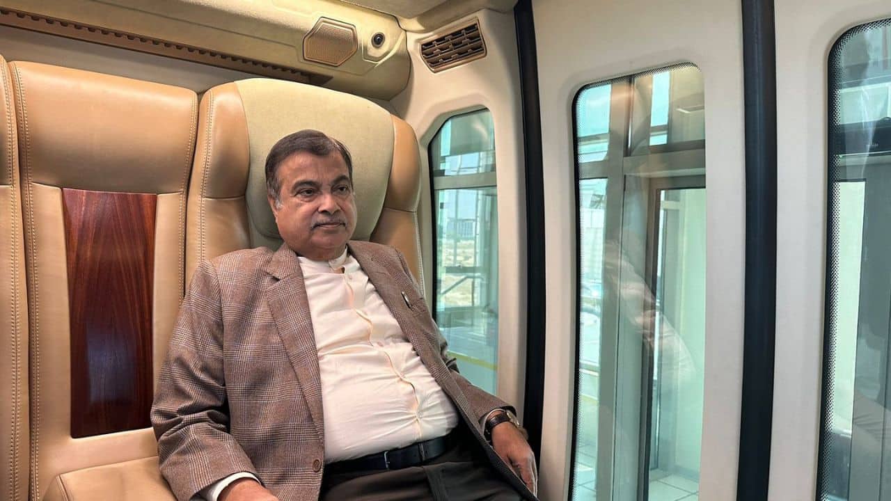 This environment-friendly transport solution will have a significantly lower cost of construction as compared to the existing transport vehicles. (Image: Twitter/ Nitin Gadkari)