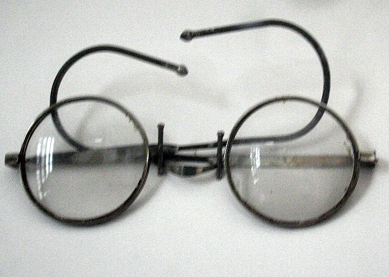 Gandhiji's spectacles, at Gandhi Smriti Museum on Tees January Marg, New Delhi. (Photo by Ramesh Lalwani via Wikimedia Commons 2.0)