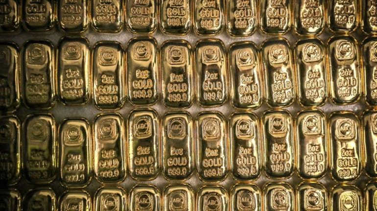 Gold heads for biggest monthly rise since November on Middle East