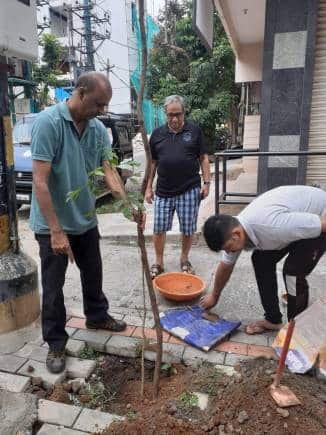 Suhas Shanbagh of Hasiru Ratha (left) and Harish Padmanabhan (centre). 
