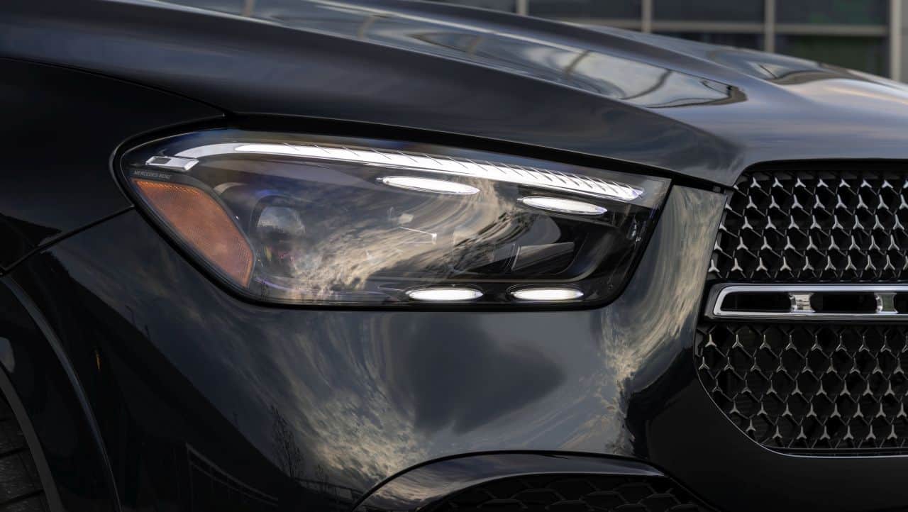 The GLE Coupe gets mostly the same updates as the GLE. The headlamps and tail lamps retain the basic shape but get different lighting signatures. The Coupe, however, gets the AMG Line styling package as standard. This includes the diamond-patterned front grille, sportier bumpers and unique side skirts. The biggest difference between the Coupe and the GLE is the sloping roofline. While taking away some headspace for the rear passengers, the Coupe aesthetic lends the SUV an extremely sporty stance, which looks ready to go anytime. (Image: Mercedes-Benz)