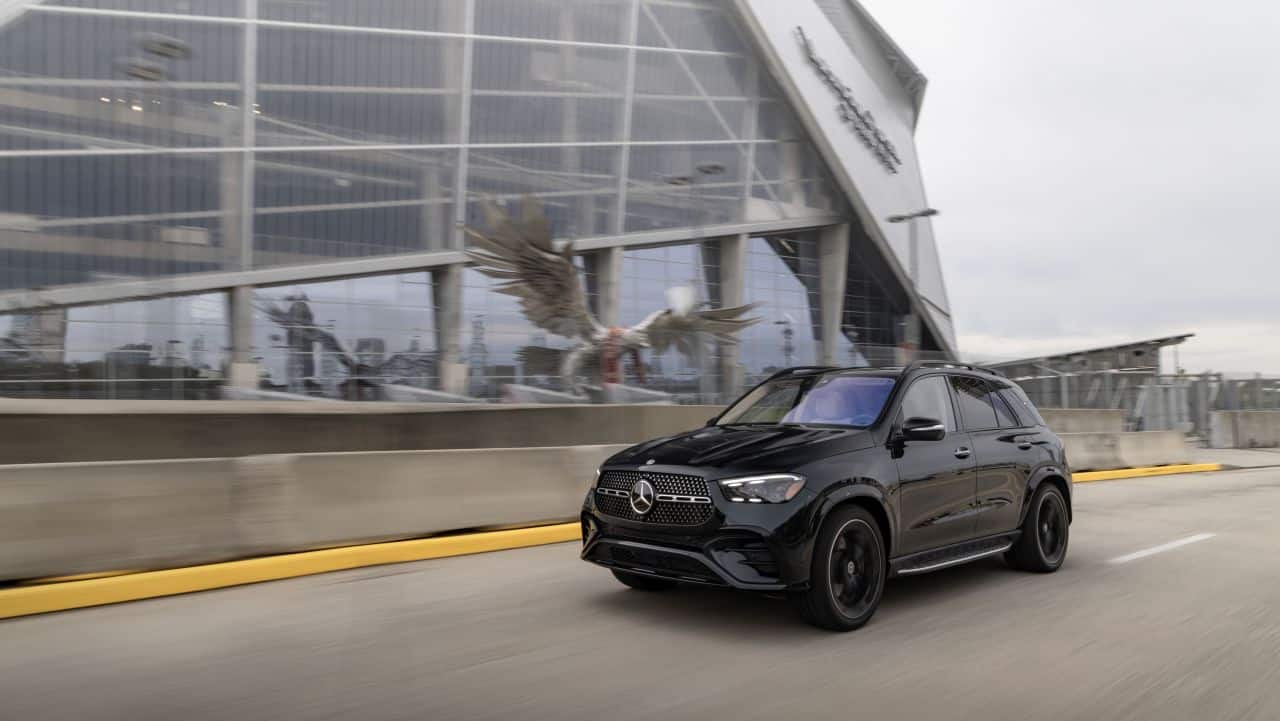 The bulk of the changes come in the form of updated powertrains. The entire GLE range has now been electrified with three mild hybrid options as well as two plug-in hybrids. At the start of the range is the GLE 300 d. This 2-litre diesel is capable of producing 269 hp of maximum power and 550 Nm of peak torque. Next is the GLE 450 d, a 3-litre, 6-cylinder turbo-diesel that generates 367 hp of maximum power and 750 Nm of peak torque. And finally, the GLE 450, a 3-litre turbo-petrol that generates 381 hp of maximum power and 500 Nm of peak torque. All these powertrains are mated to a 48-volt mild hybrid system. Thanks to the integrated starter generator (ISG) in these systems, all variants receive a 20 hp power boost and a 200 Nm torque boost. (Image: Mercedes-Benz)