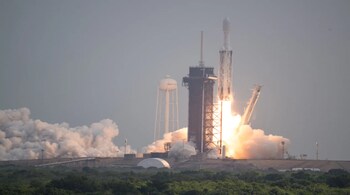 Psyche spacecraft takes flight atop a SpaceX Falcon Heavy rocket launched from NASA's Kennedy Space Center in Florida. (Image courtesy: NASA)