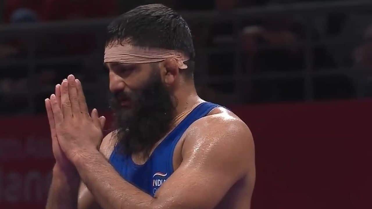 India's Sunil Kumar bagged the Greco-Roman 87kg bronze medal bout at the Asian Games 2023. The 24-year-old Indian grappler won 2-1 against Kyrgyzstan's Atabek Azisbekov, 27. While Azisbekov led in the first period, Sunil Kumar bounced back in the second. (Image: ANI)