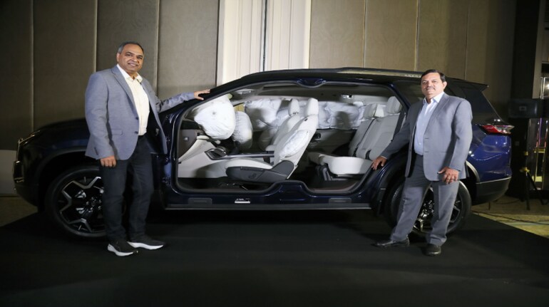 (L-R) Shailesh Chandra, MD, Tata Motors Passenger Vehicles and Tata Passenger Electric Mobility and Mohan Savarkar, Chief Product Office, Tata Motors Passenger Vehicles with the Cut section of the car depicting cocooned safety provided by the 7 airbags in the New Safari - achiever of the highest 5-star GNCAP rating