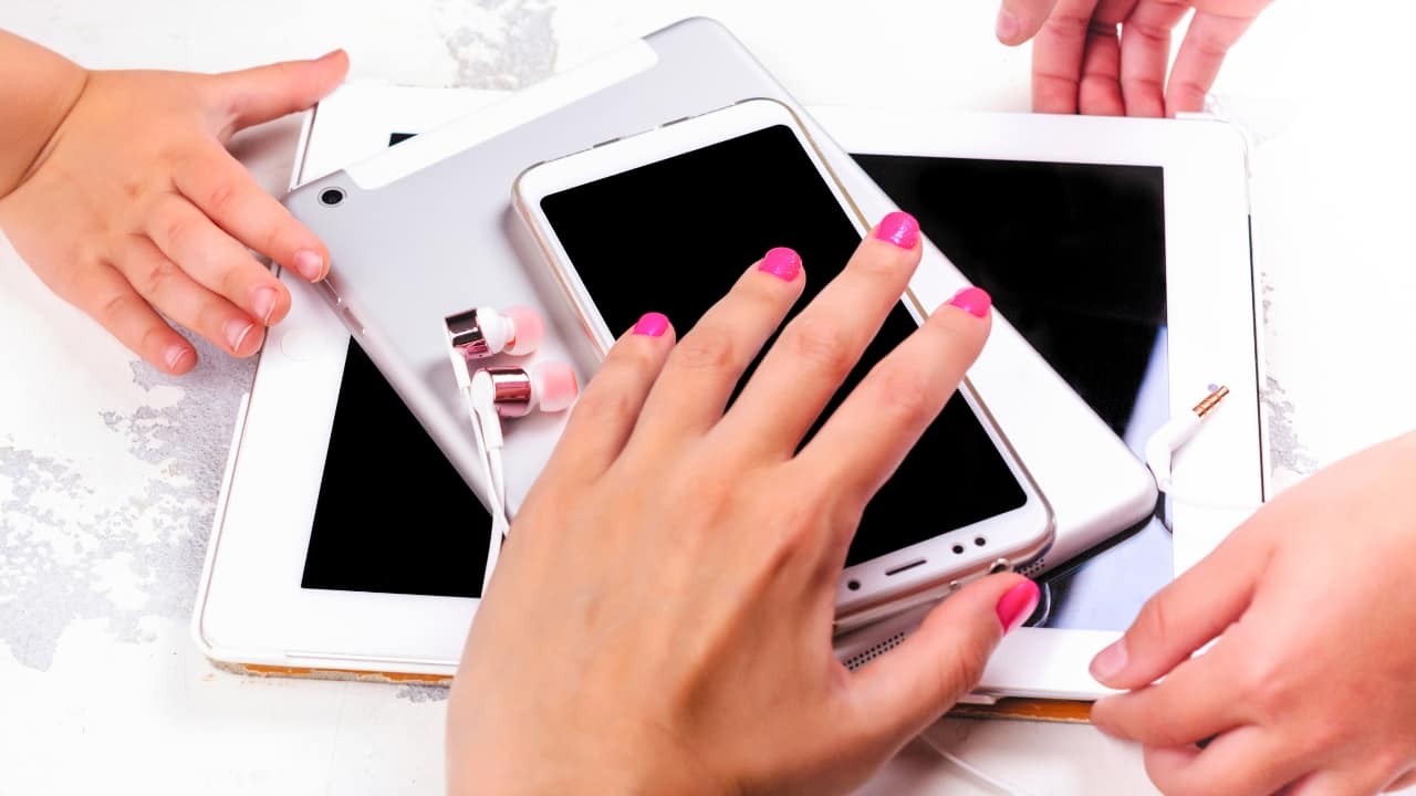 World Mental Health Day 2023 | Disconnect to log in to life: Why digital detox is a must for mental health World Mental Health Day 2023 | Disconnect to log in to life: Why digital detox is a must for mental health