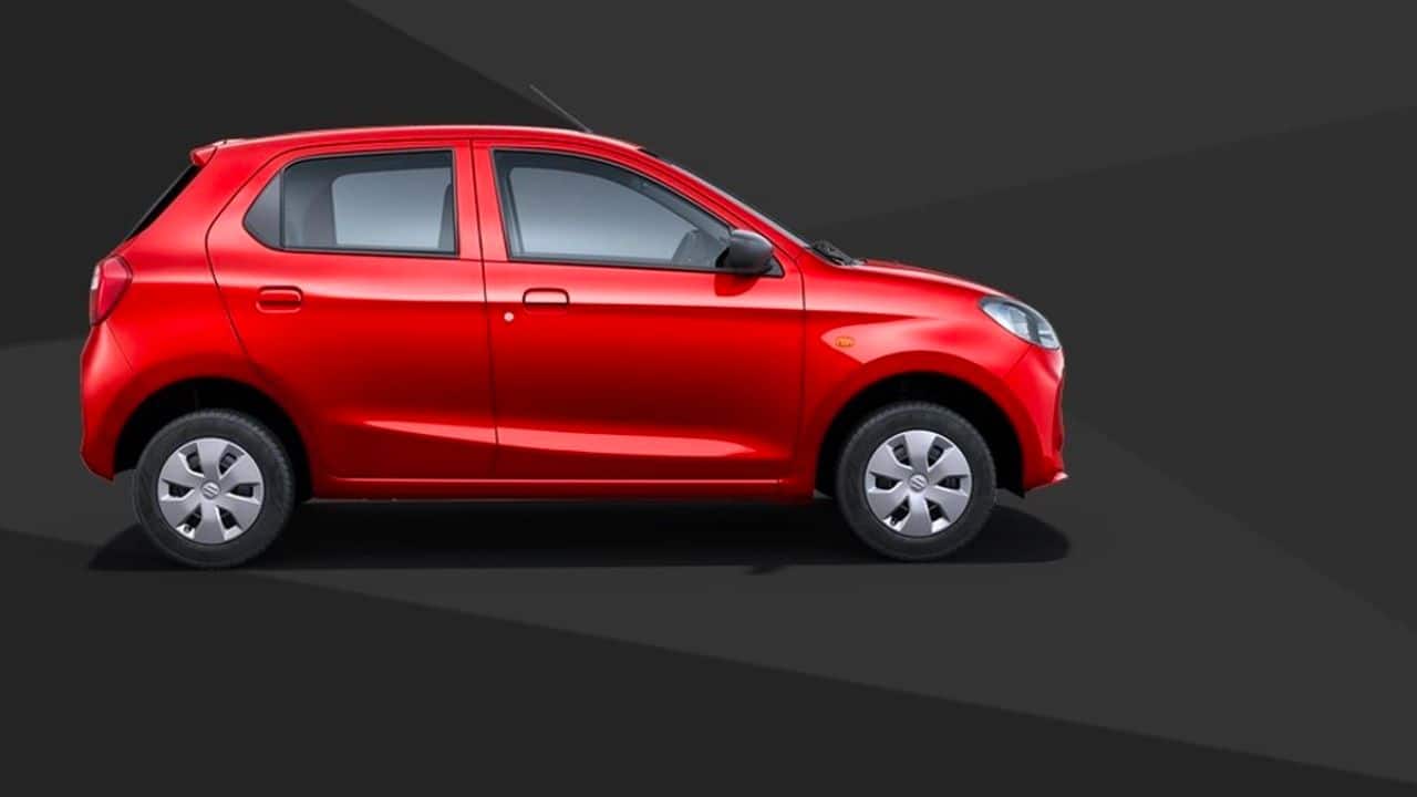 Maruti Suzuki Alto K10 – Rs 68,000 Maruti Suzuki’s cheapest car, the Alto K10, is available with discounts up to Rs 68,000, but on the CNG variant. The petrol variants, on the other hand, attract benefits of up to Rs 53,000. This standard petrol is a 1-litre naturally aspirated engine capable of producing 67 hp of maximum power and 89 Nm of peak torque. In CNG specs, this engine produces 57 hp and 82 Nm. The Alto is available in both manual and automatic transmission options and despite the low power figures, it is a very light car. Pair that with its tiny size, and the Alto is an extremely nimble city carver. Prices start at Rs 3.99 lakh, ex-showroom, Delhi.