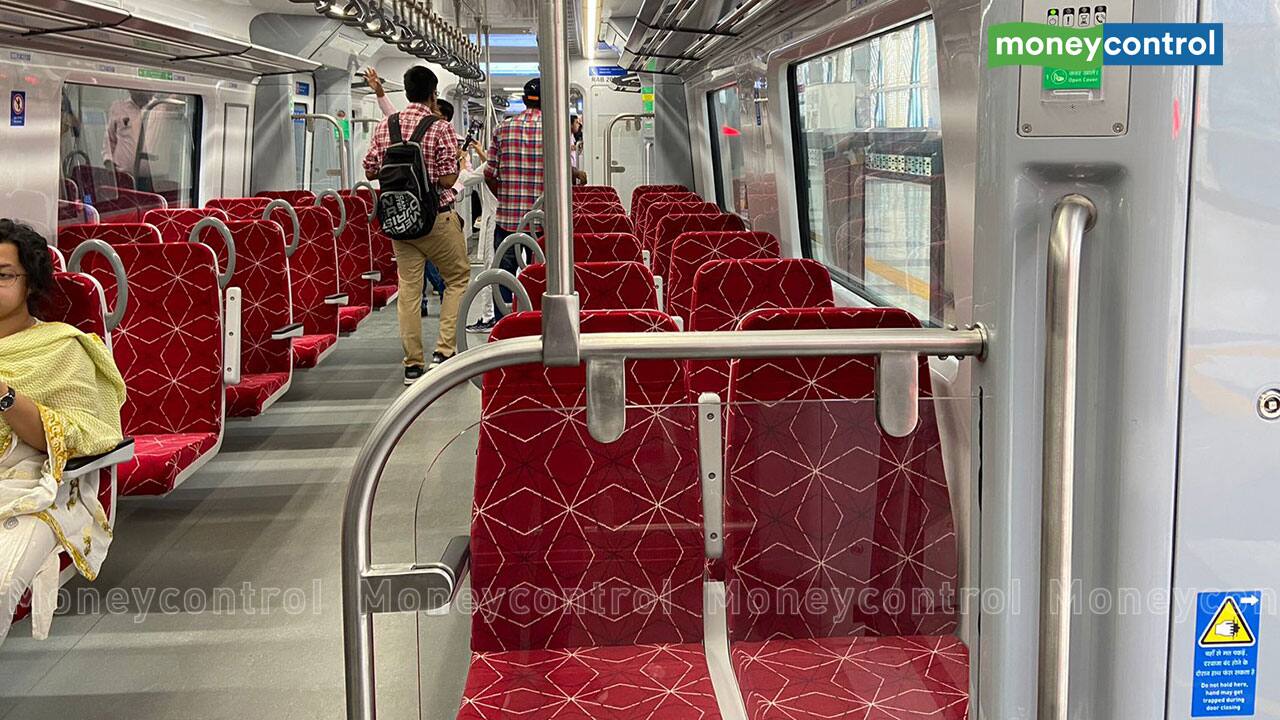 Each train consists of 407 seats arranged in a 2×2 layout while 1,061 passengers can stand inside the rail. Each seat has an overhead rack with plenty of room for bags. Aside from the free onboard WiFi on the train, each seat will have its own charging station Each train consists of 407 seats arranged in a 2×2 layout while 1,061 passengers can stand inside the rail. Each seat has an overhead rack with plenty of room for bags. Aside from the free onboard WiFi on the train, each seat will have its own charging station