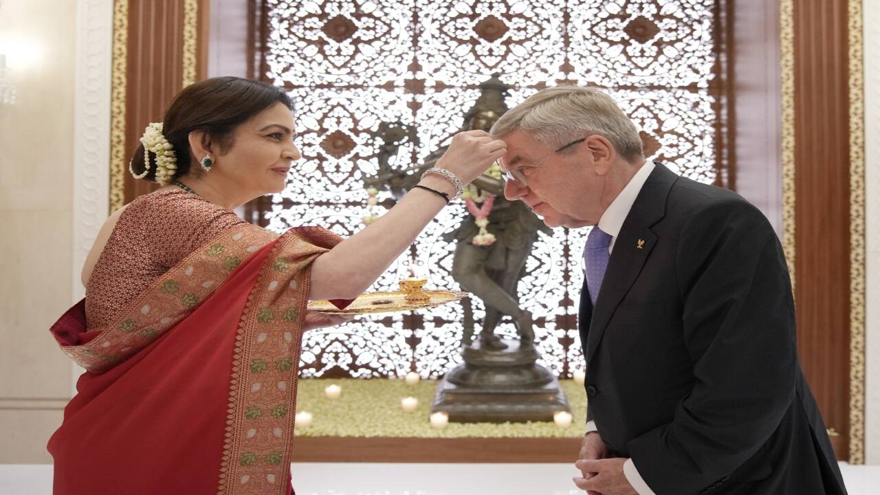 IOC President Thomas Bach Receives Warm Welcome In Mumbai Ahead Of ...