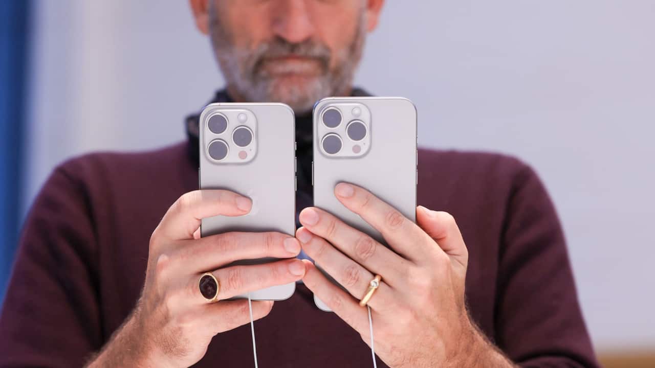 Apple’s effort to replace Qualcomm chip in iPhone falls further behind