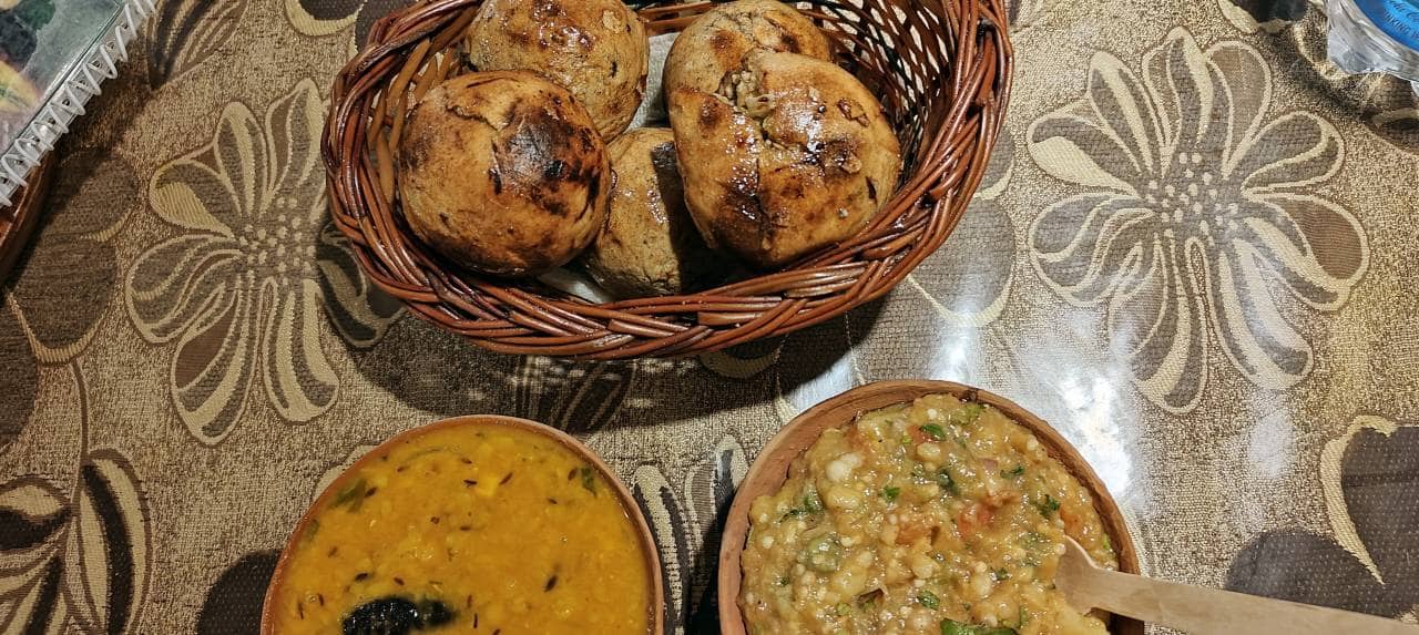 Dal, baati, chokha at Pallavi Baati Chokha Restaurant, Varanasi. (Photo: Bindu Gopal Rao)