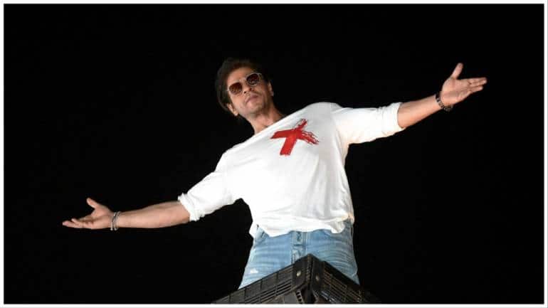 17 mobile phones stolen outside Shah Rukh Khan's 'Mannat' during birthday celebrations - Vimarsana News