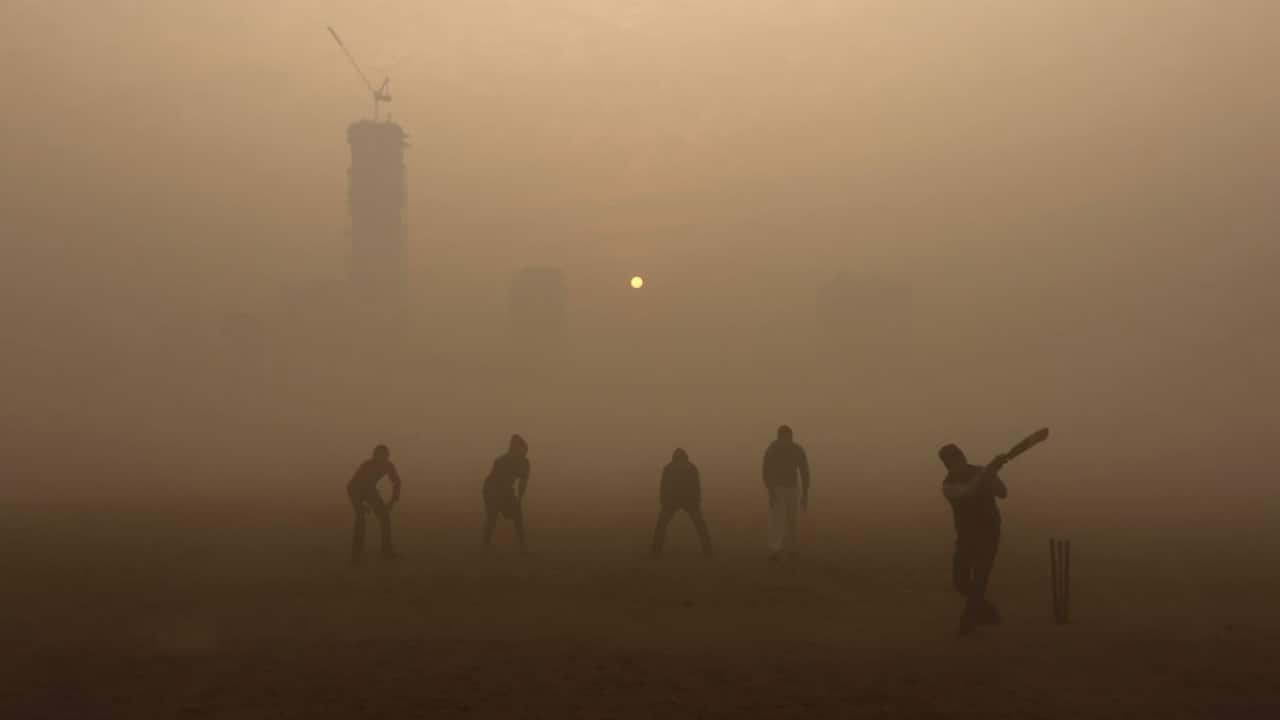 Delhi feels choked in 'very poor' air quality, AQI hits a peak of 382 on Nov 3