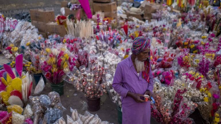 Indians splurge big on festive season sales, buoying economy