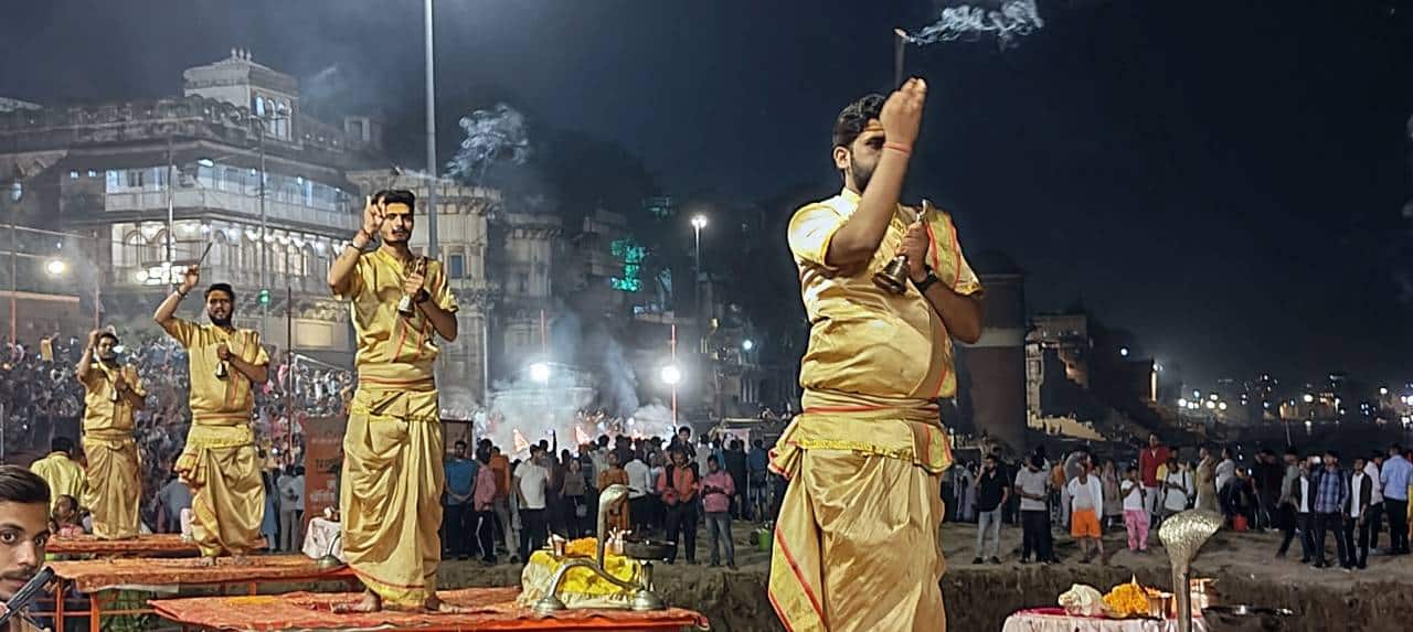 Ganga aarti at Dasashwamedh Ghat, Varanasi. (Photo: Bindu Gopal Rao)