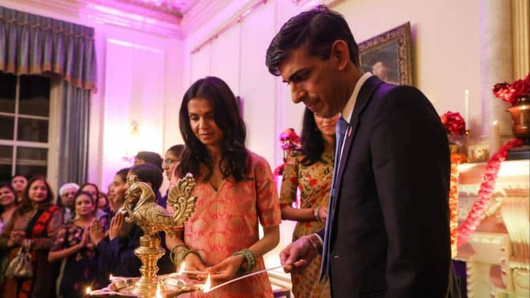 Diwali at Downing Street: Rishi Sunak, Akshata Murty celebrate the festival of lights - Vimarsana News