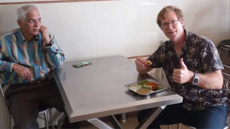 Jonty Rhodes takes Bengaluru taxi driver's advice, feasts on masala dosa and chai: 'Grateful' - Vimarsana News