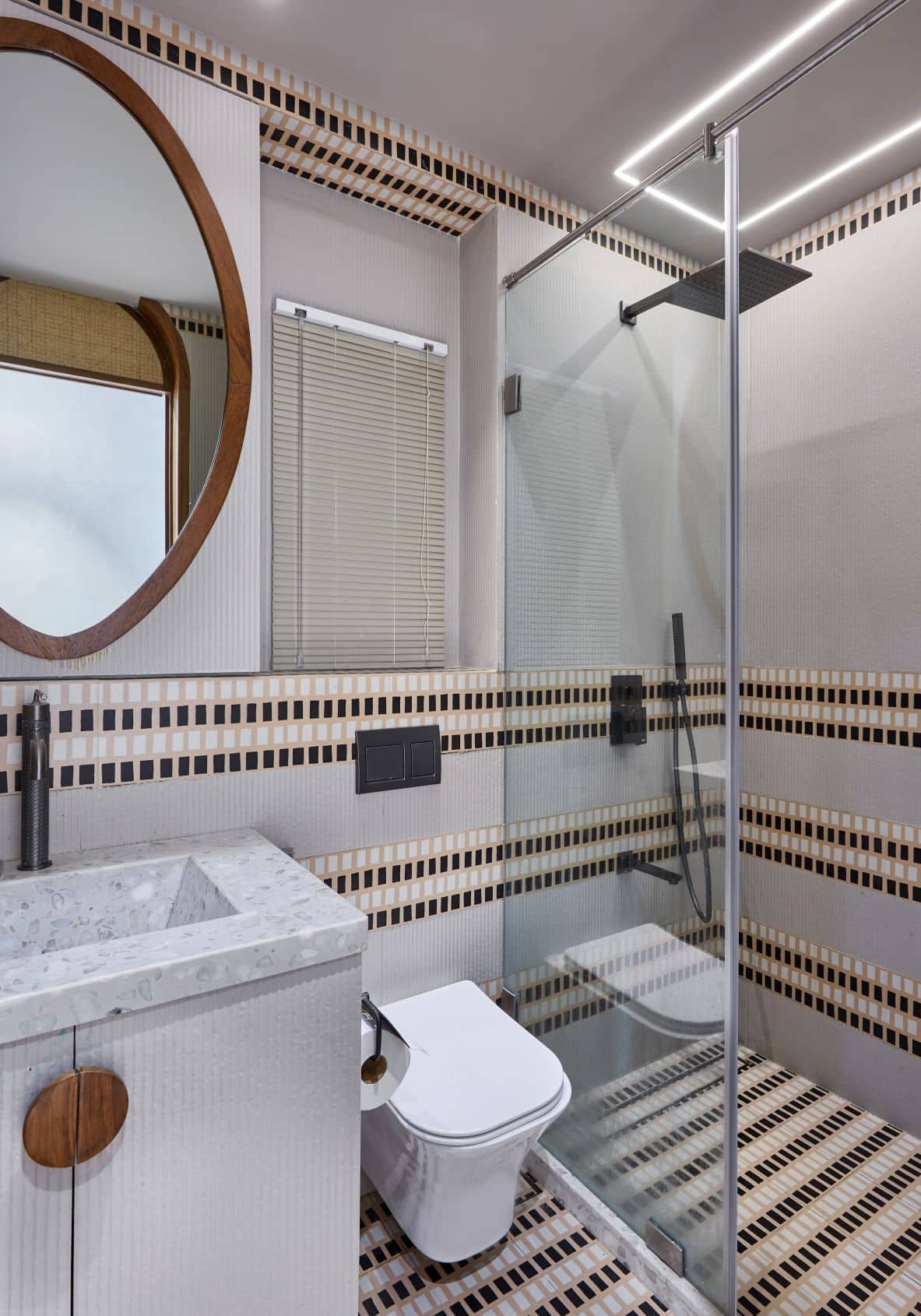 The colour theme extends to the washrooms. Photo courtesy Saniya Kantawala Design