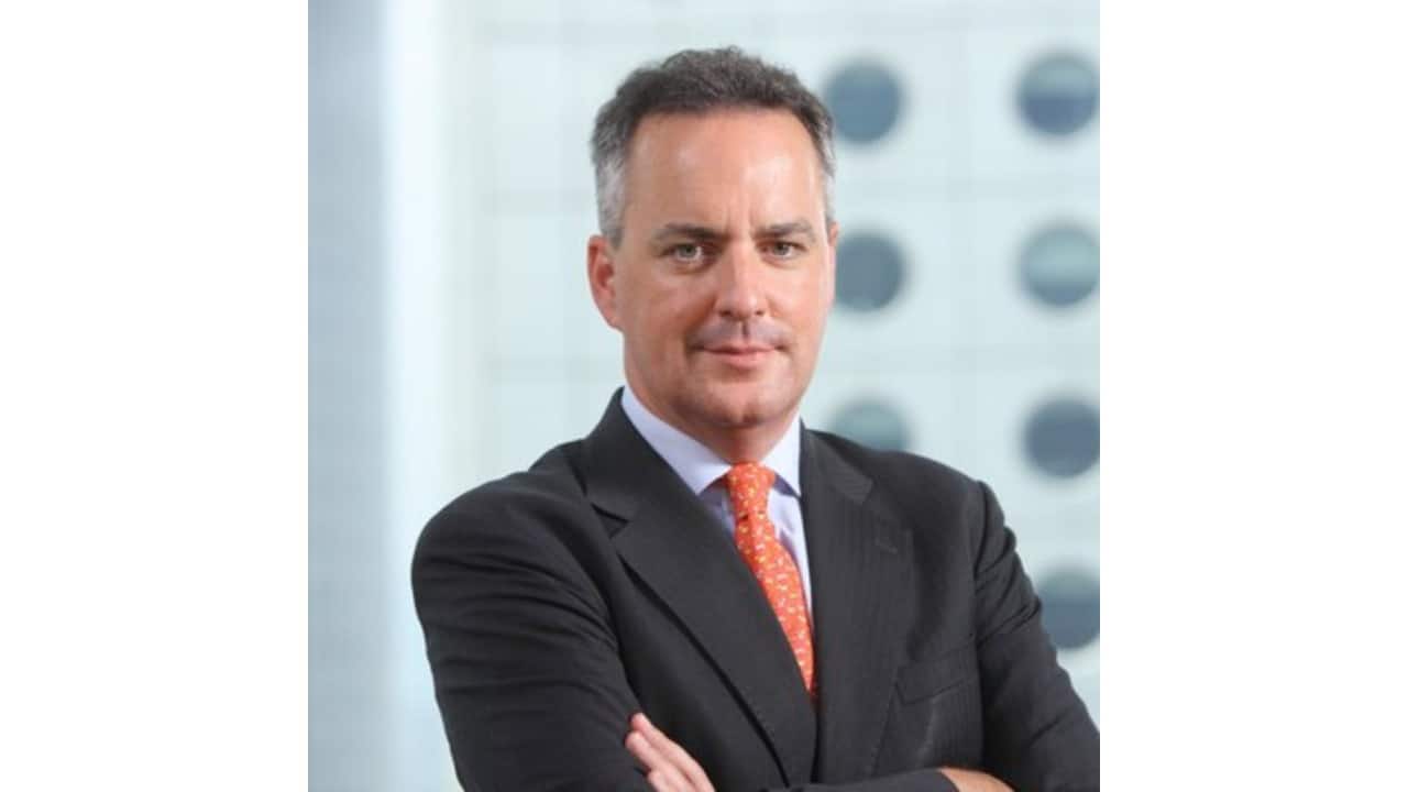 AI boom mirrors dot-com, gold’s frenzy tests ‘greater fool’ theory, says Adrian Mowat