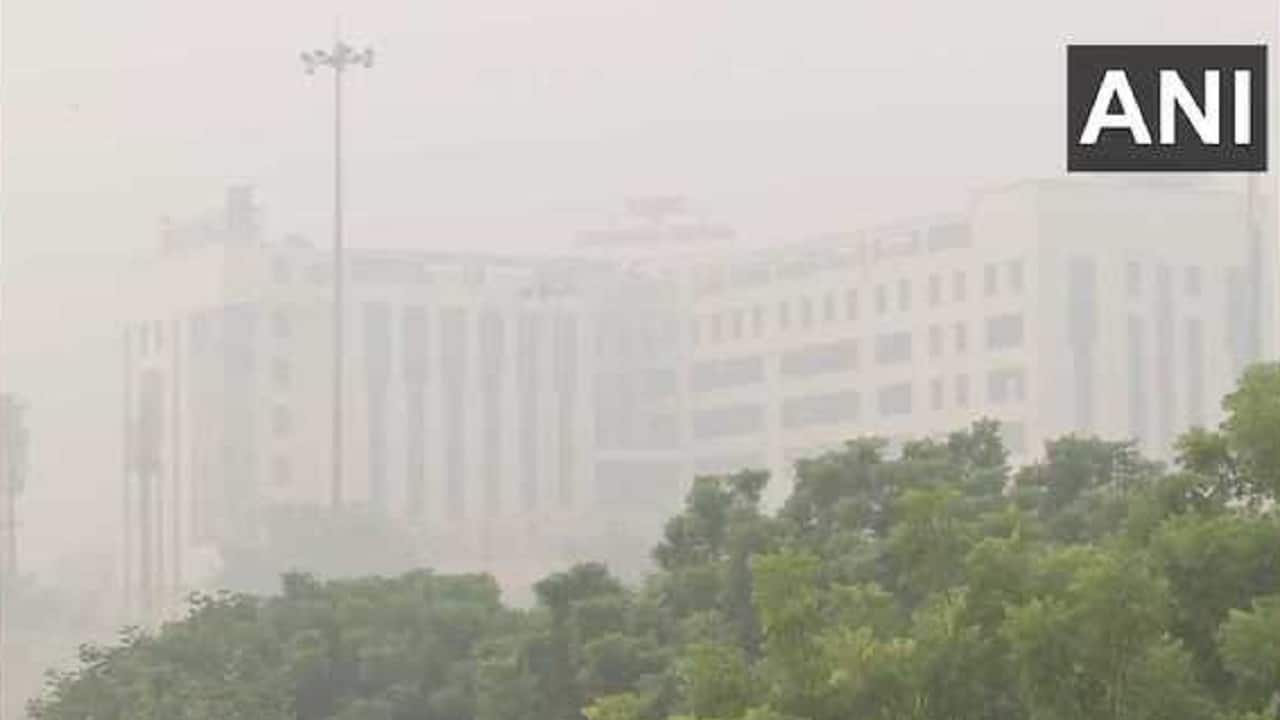 Unfavorable meteorological conditions, combined with emissions from vehicles, paddy straw burning, firecrackers, and other local pollution sources, contribute to hazardous air quality levels in Delhi-NCR during the winter every year. (Image: ANI)