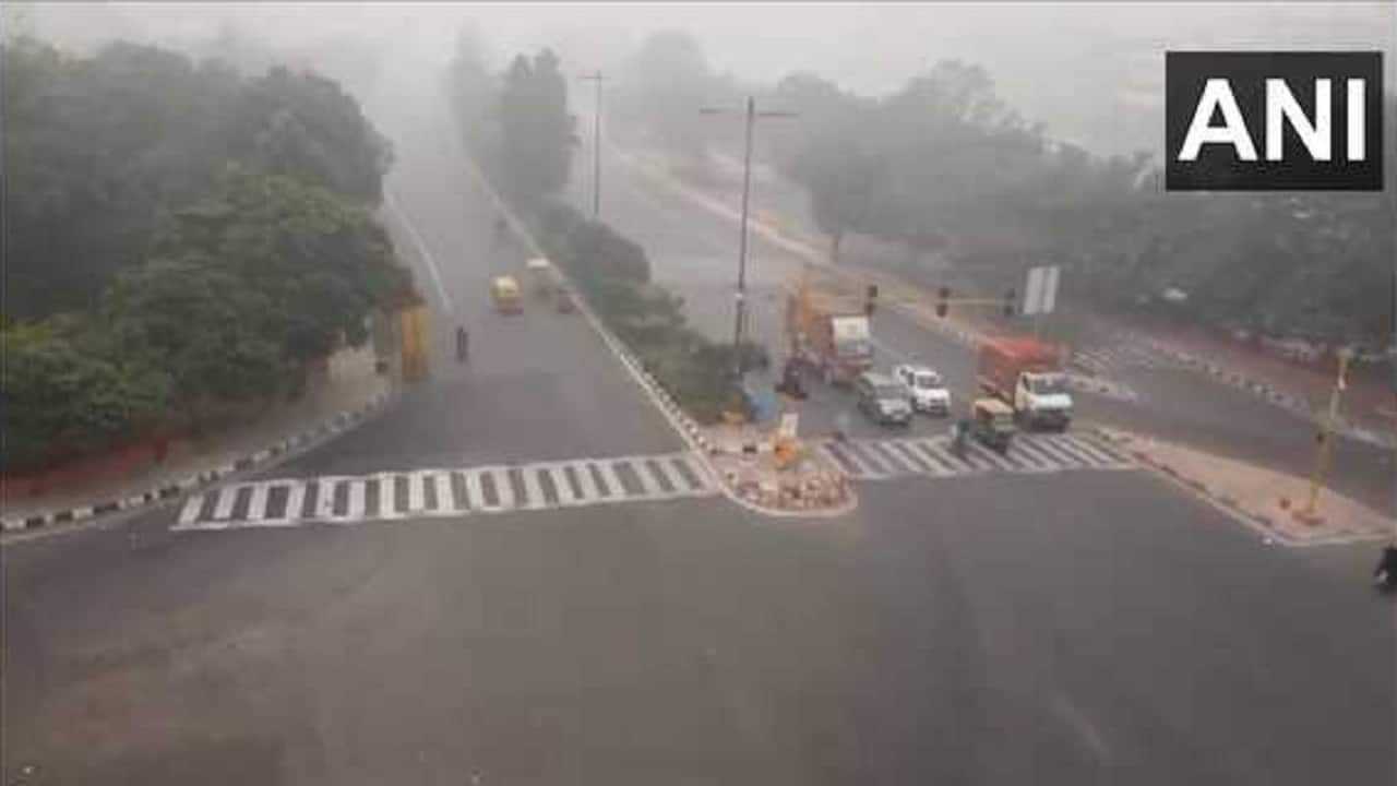 According to an analysis conducted by the Delhi Pollution Control Committee (DPCC), the capital experiences peak pollution from November 1 to November 15 when the number of stubble burning incidents in Punjab and Haryana increases. (Image: ANI)