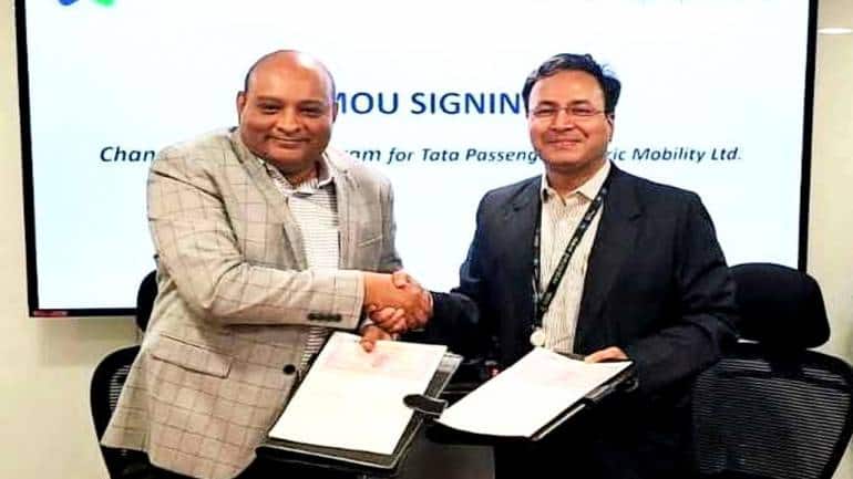 Standard Chartered Bank, Tata Motors tie up for financial solutions to EV dealers - Vimarsana News