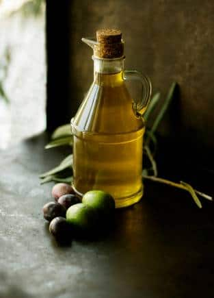 Olive oil. (Photo: Roberta Sorge via Unsplash)