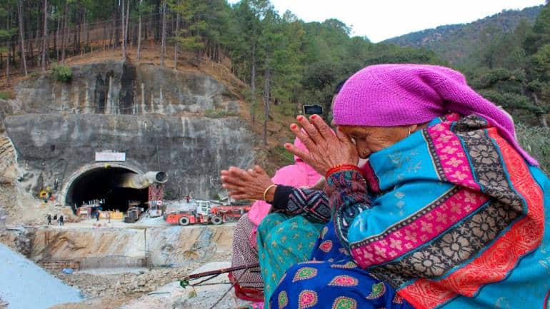 Uttarakhand tunnel rescue: Drilling persists amid challenges, 41 workers may be rescued in 3-4 hrs - Vimarsana News